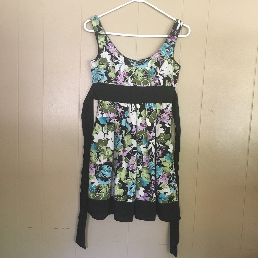 Sweet floral tie back